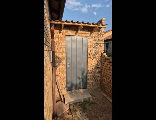 3 BEDROOM TOWNHOUSE FOR SALE IN SASOLBURG EXT 11
